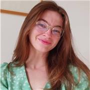 Docente di storia dell'arte impartisce lezioni per studenti di medie/superiori